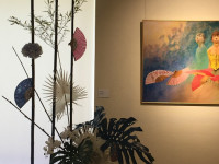 9. Luz María Maldonado, Sonja Becker, Escuela Sogetsu. Celebrando la niñez, bambú negro, hojas philodendron natural y coloreada, hojas palmeras blanqueada (2)